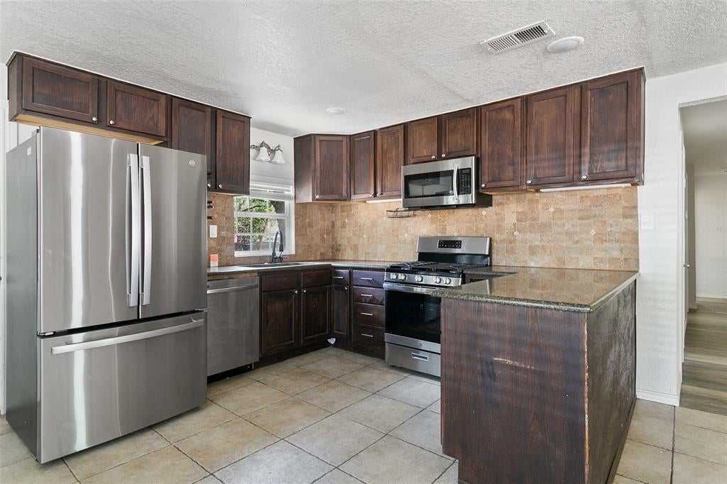 521 S Oak Street — photo