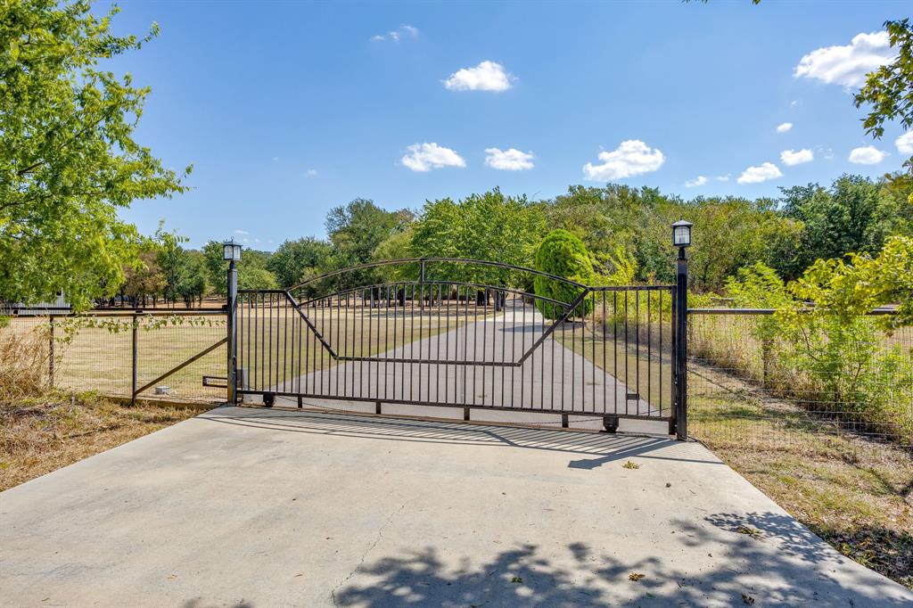 Home in Springtown, TX 76082 — photo 2