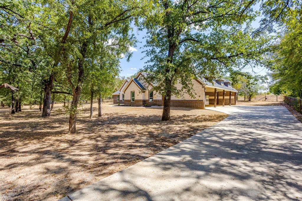 Home in Springtown, TX 76082 — photo 3
