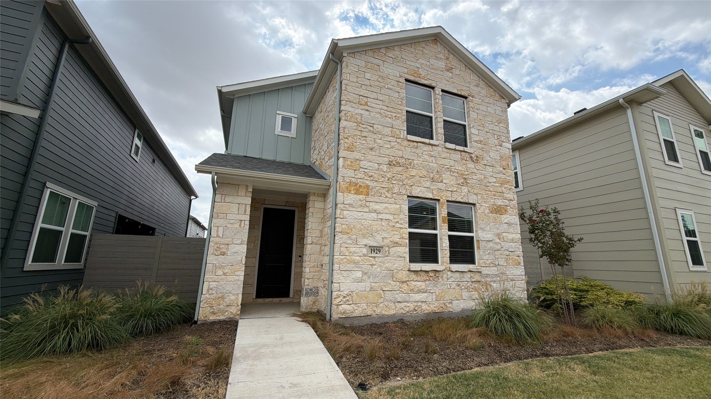 1929 Woodlawn Way 98 — photo