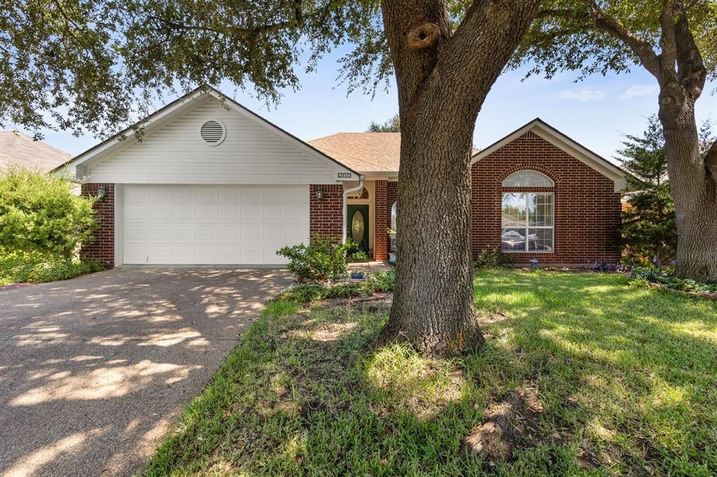 2800 Comanche Trail — photo