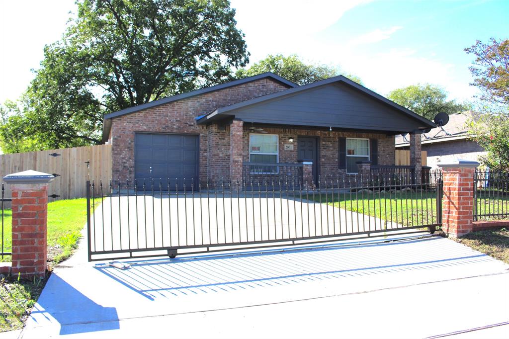 2001 San Antonio Street — photo