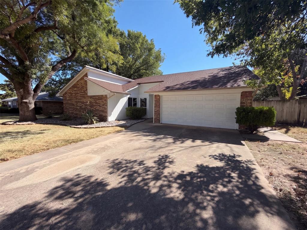 1208 Hillcrest Drive — photo