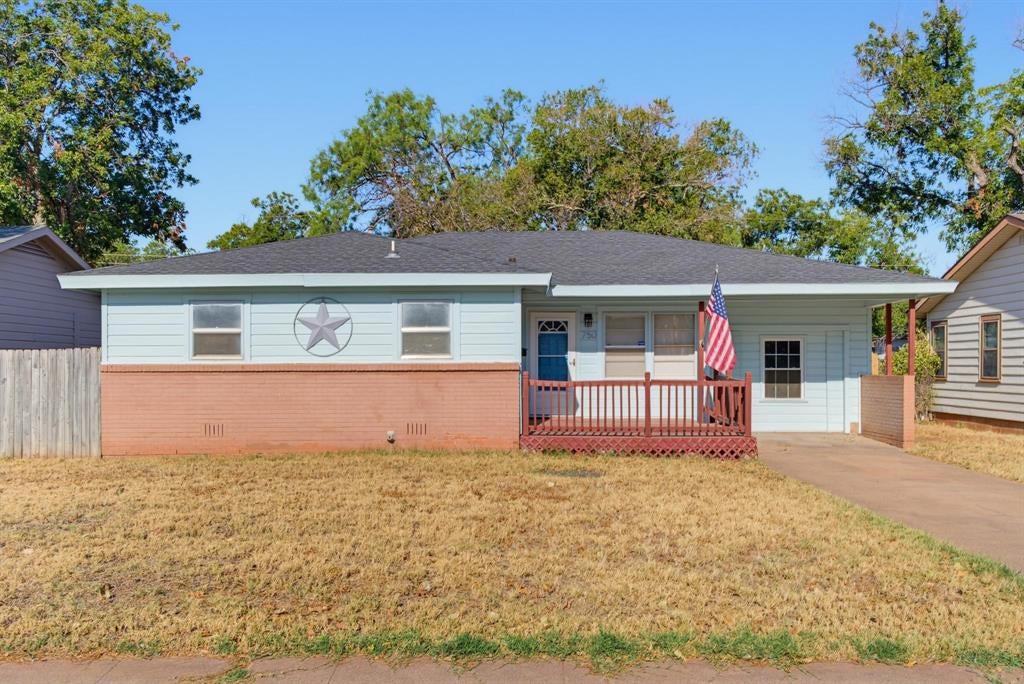 750 Westview Drive — photo