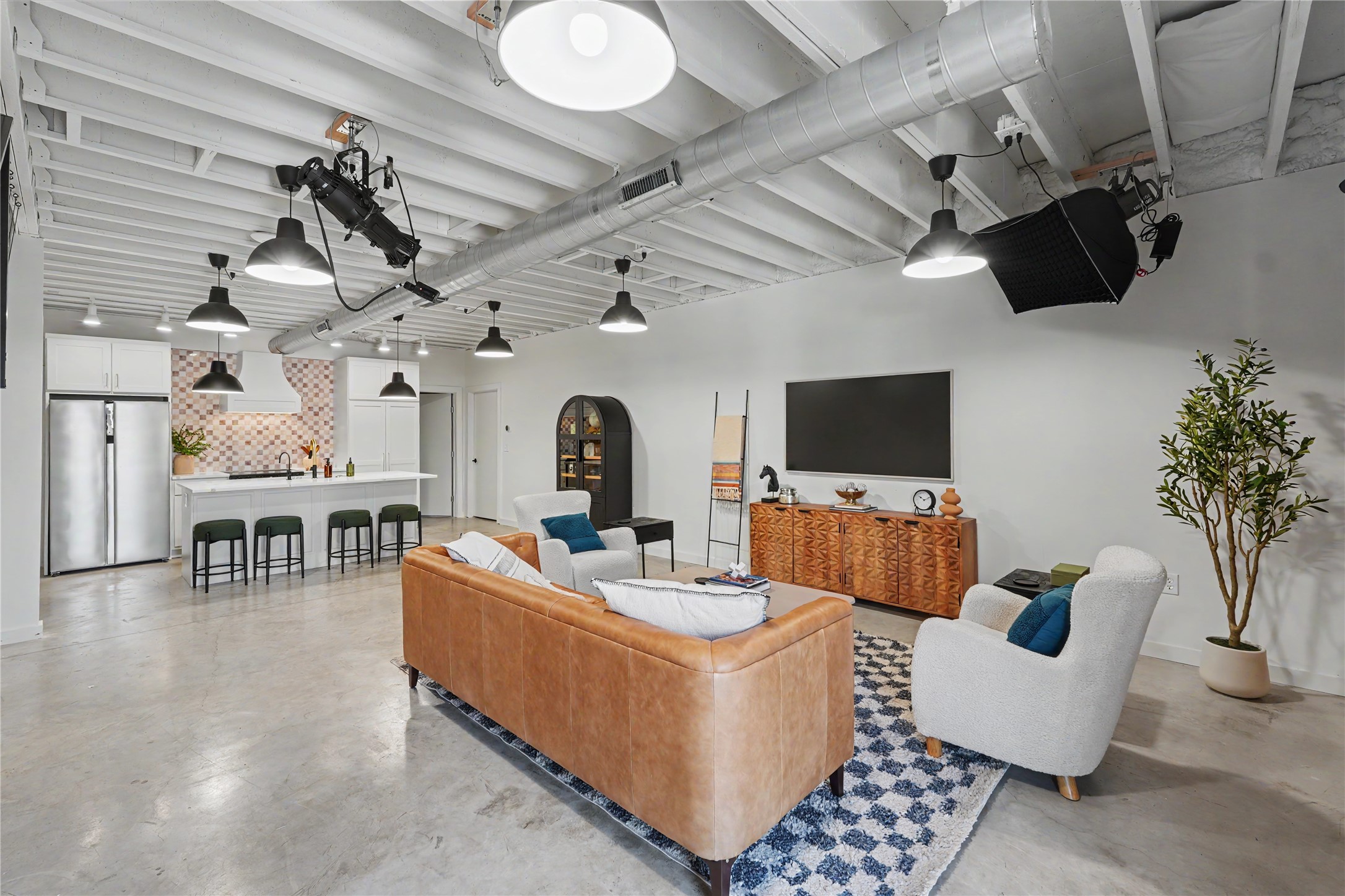 13021 Harmon Road 401 — photo