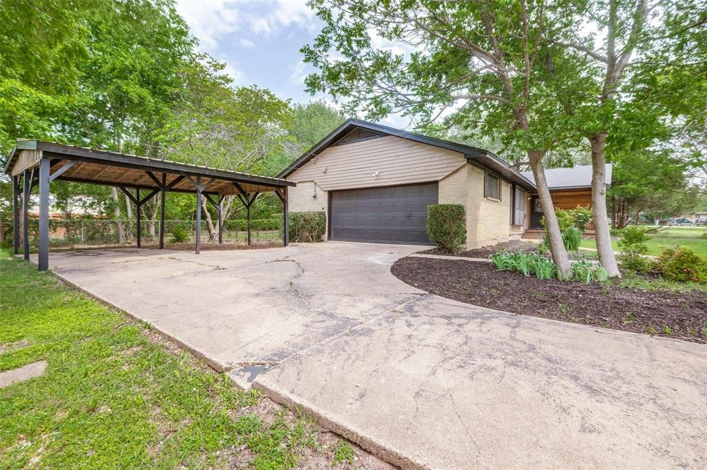 1533 E Springcrest Circle, Lancaster, TX 75134 — photo 3