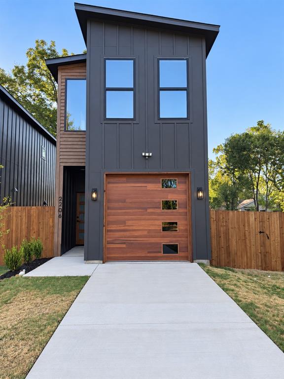 2206 Dyson Street — photo