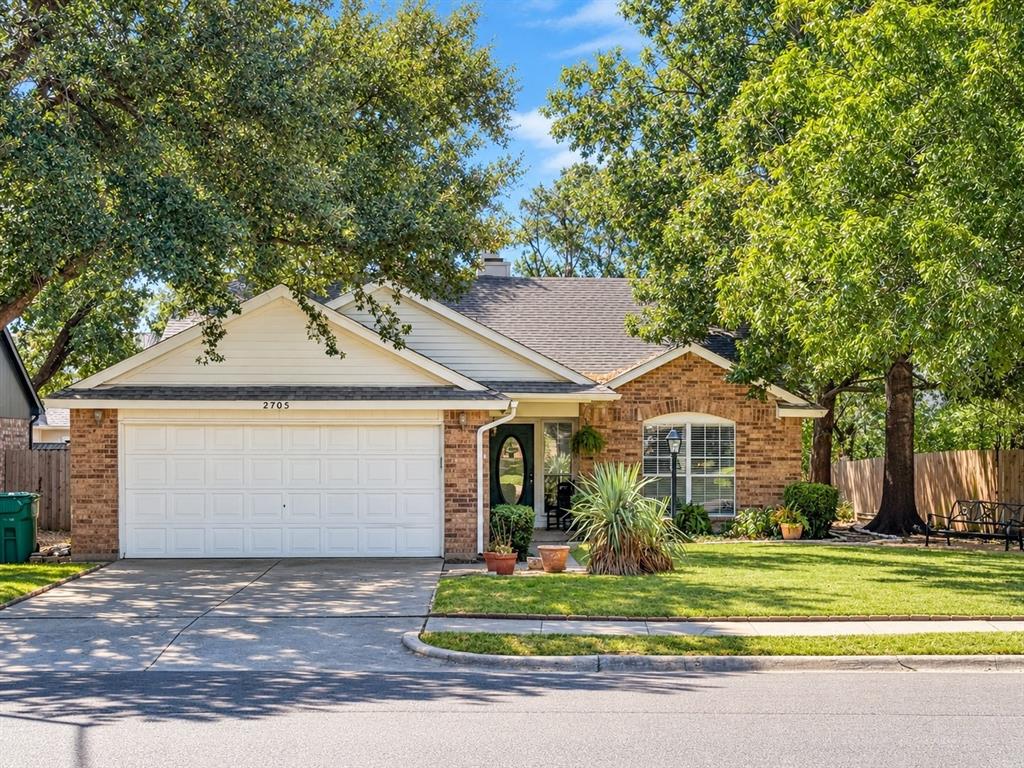 2705 Thunderbird Drive — photo