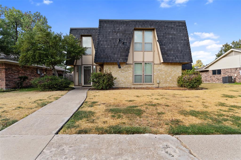 709 Royal Oaks Drive — photo