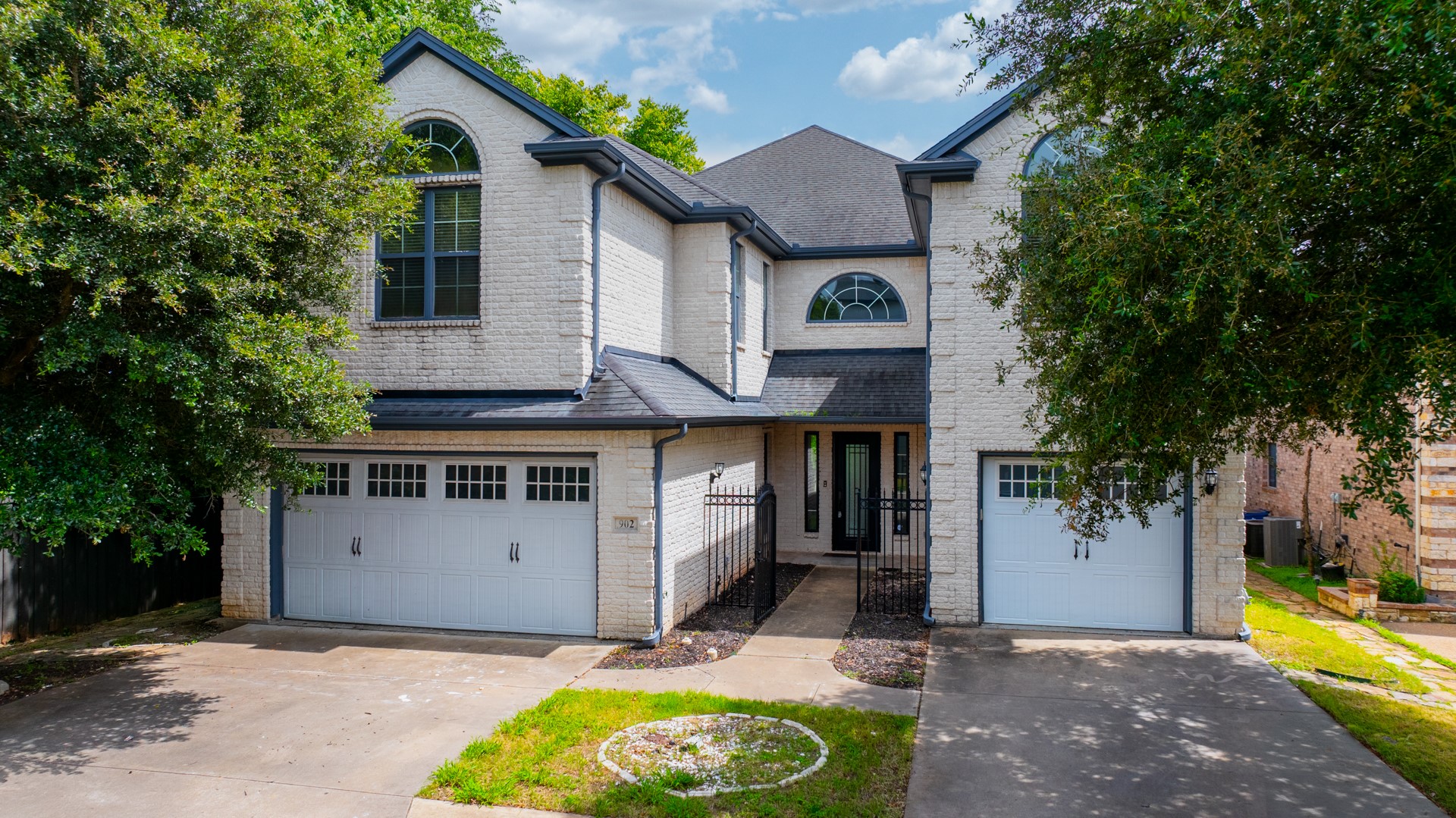 902 Saint George Place — photo
