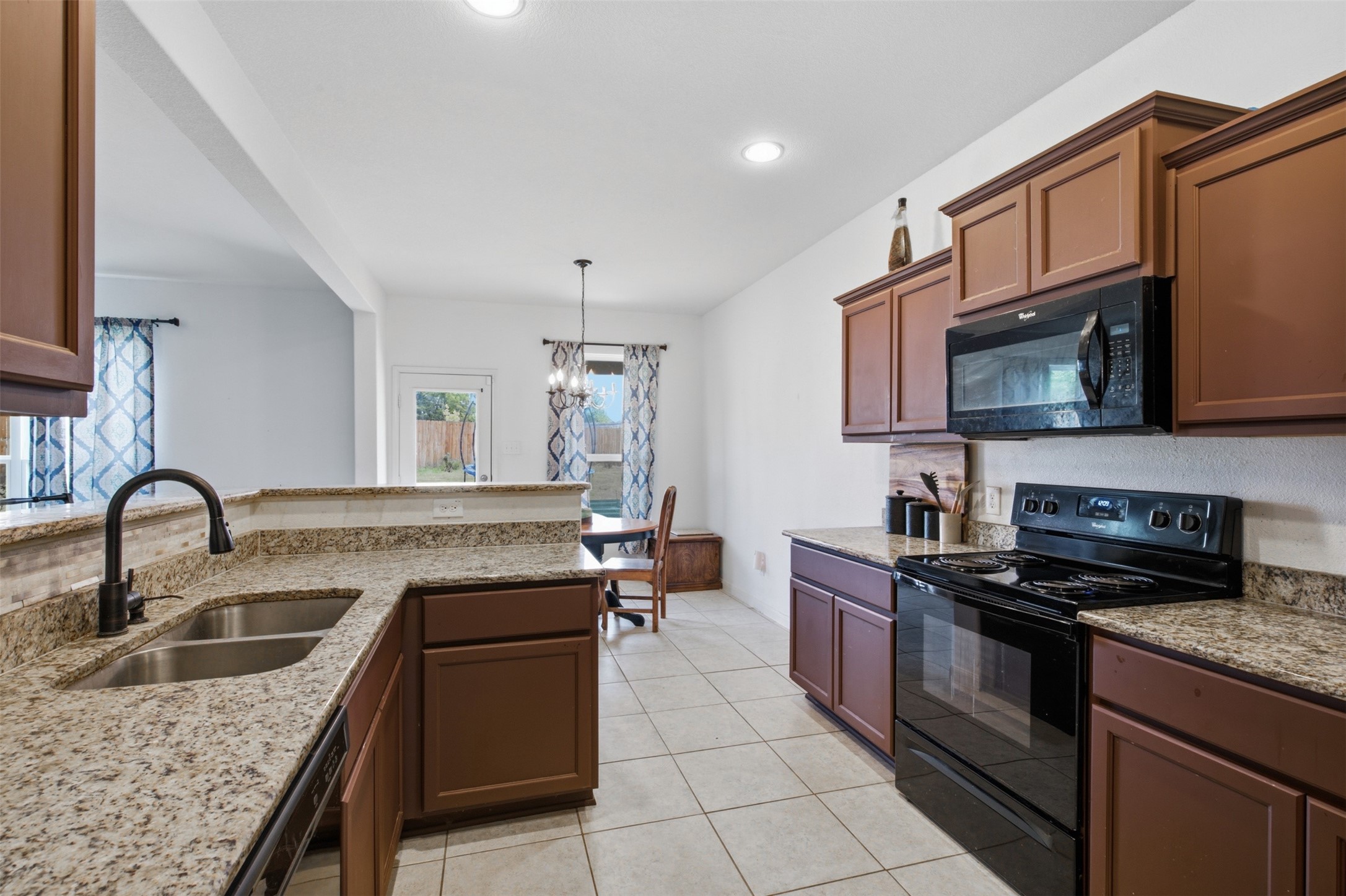 16 Kramer Court, Sanger, TX 76266 — photo 2