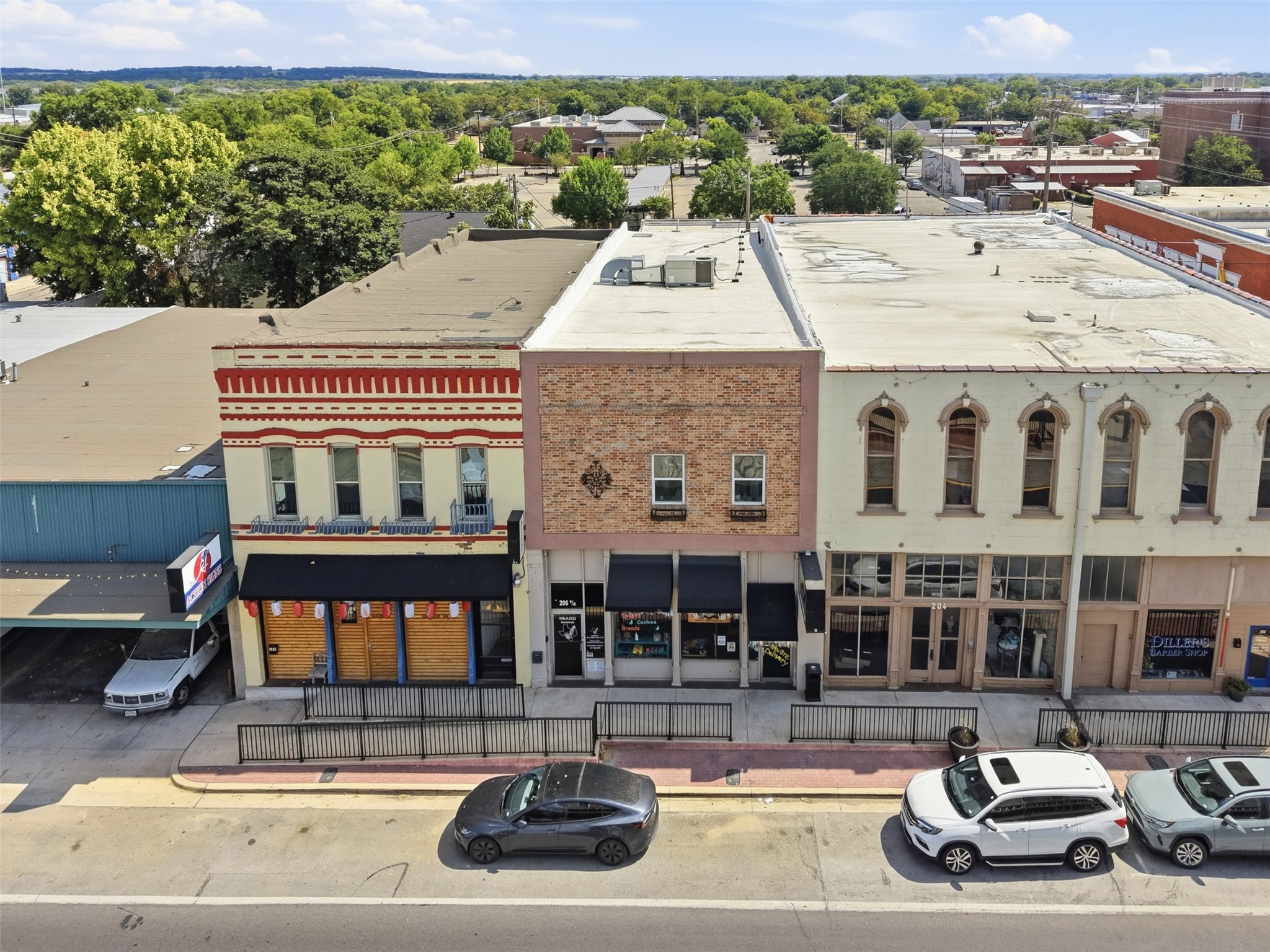 206 E Chambers Street, Cleburne, TX 76031 — photo 2