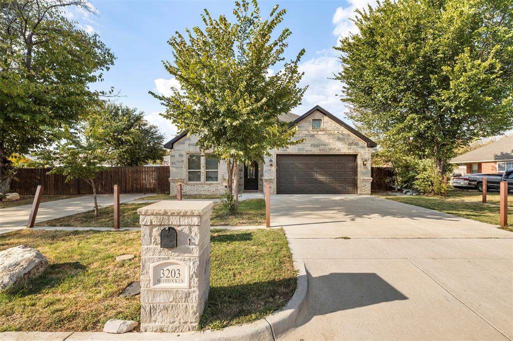 3203 Shamrock Lane — photo