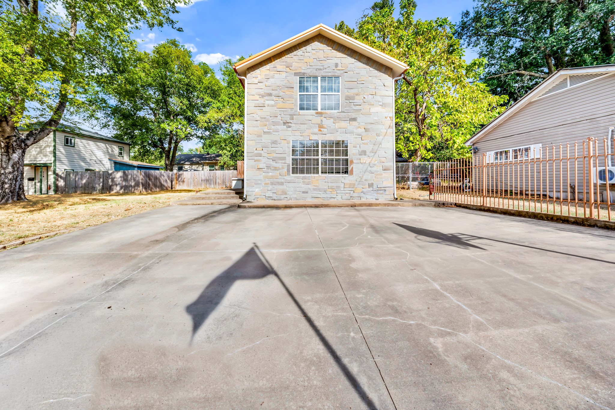 716 Brinker Street — photo