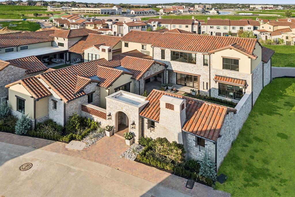 12 Cardona — photo