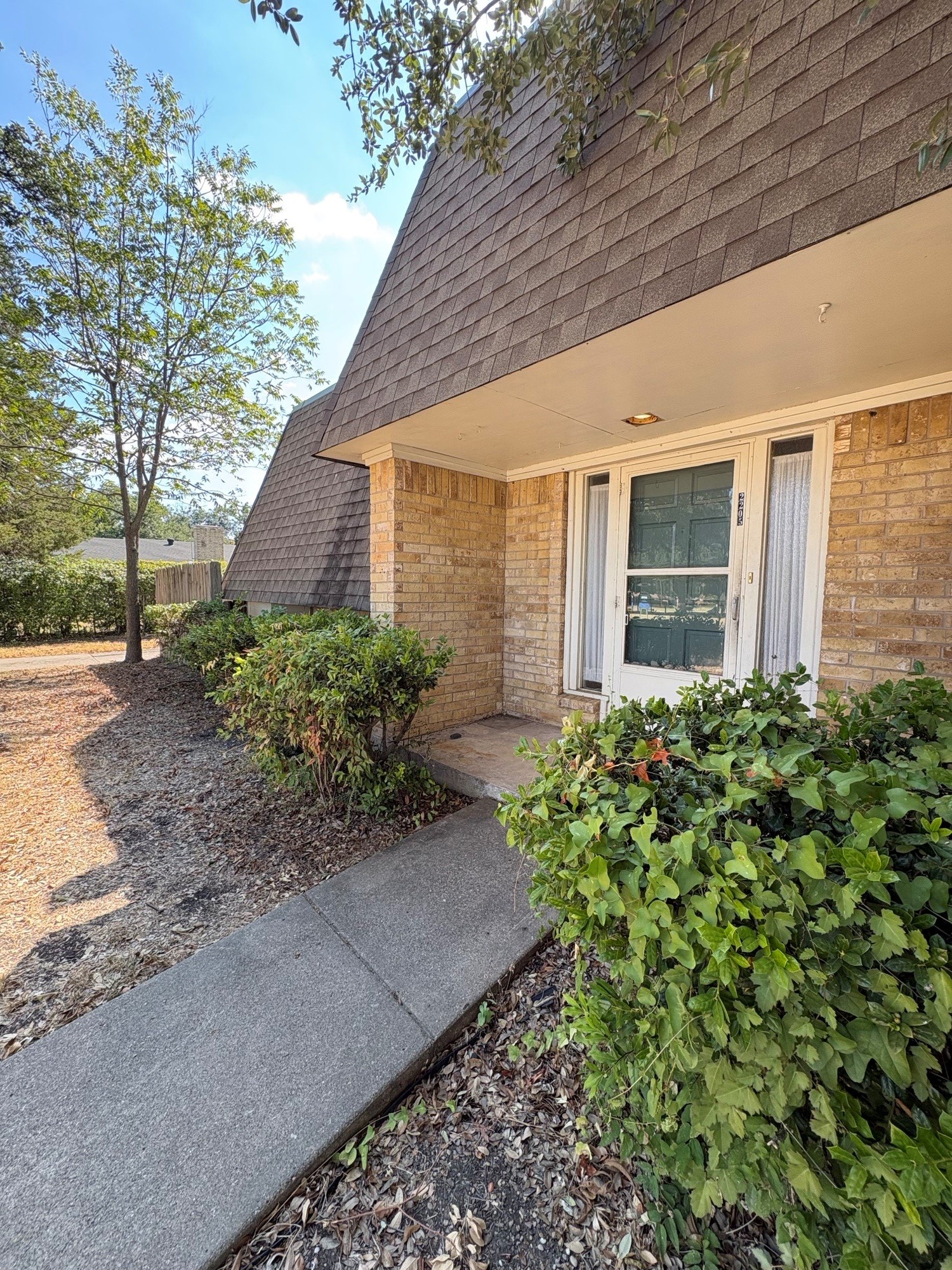 2205 Bowling Green Street — photo