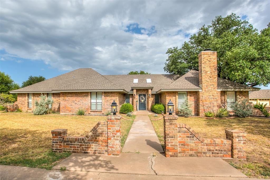 5820 Pecan Valley Lane — photo