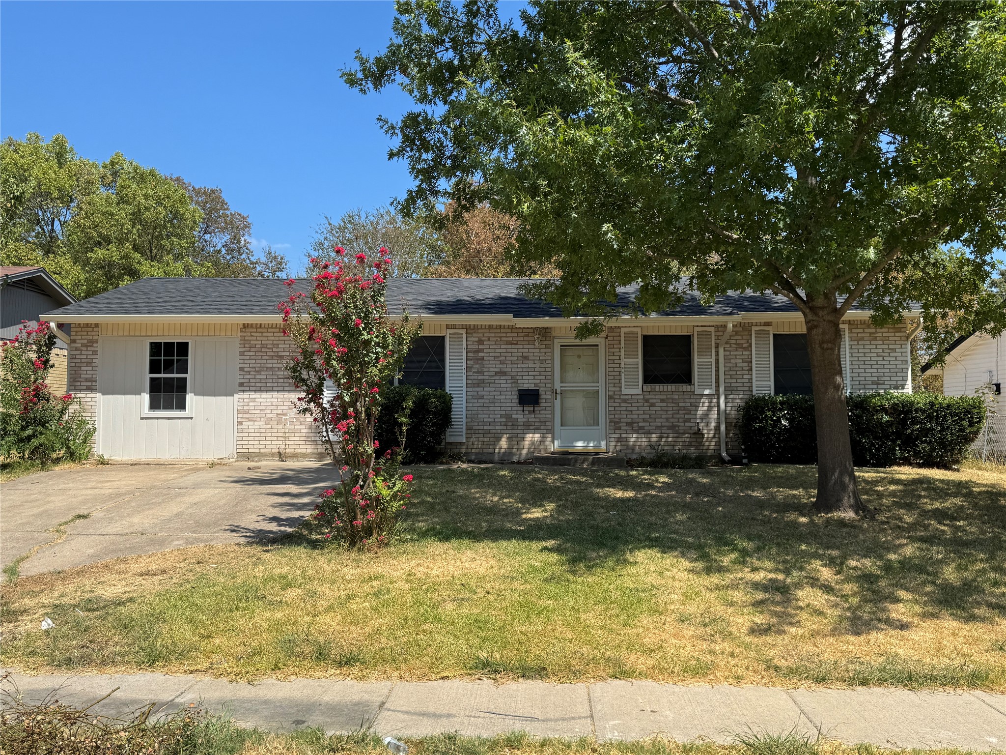 1229 Greenbrier Drive — photo