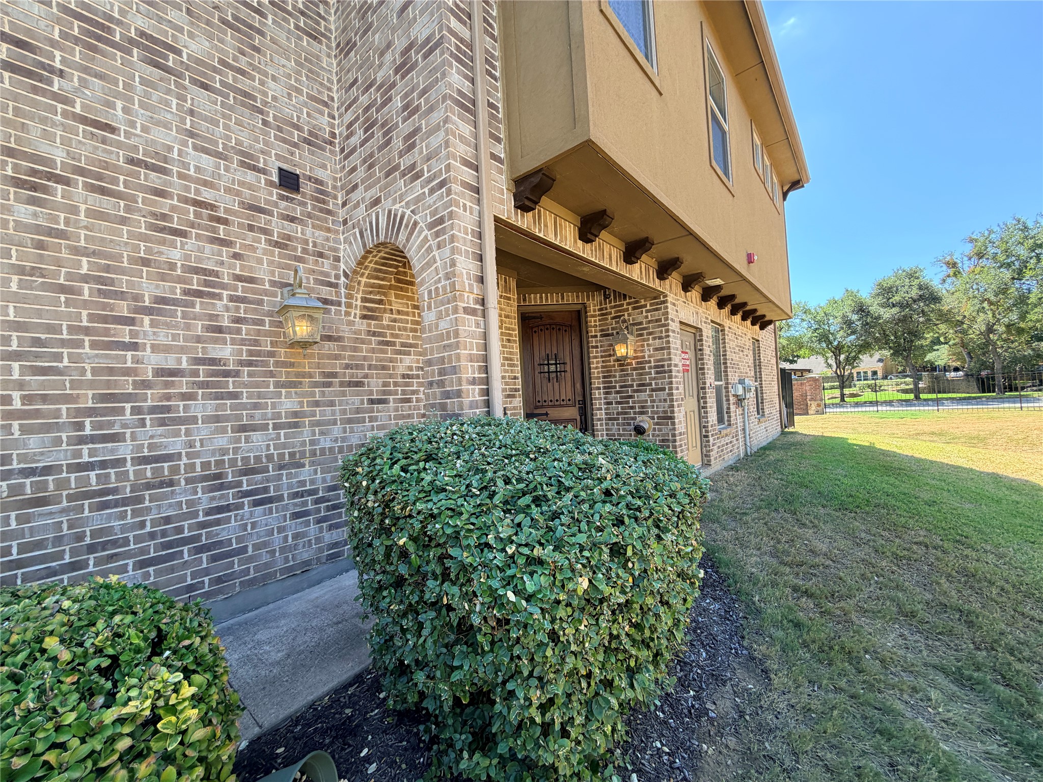 950 Brook Forest Lane, Euless, TX 76039 — photo 2