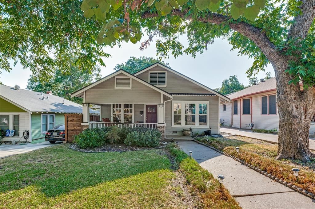 1010 Woodlawn Avenue — photo