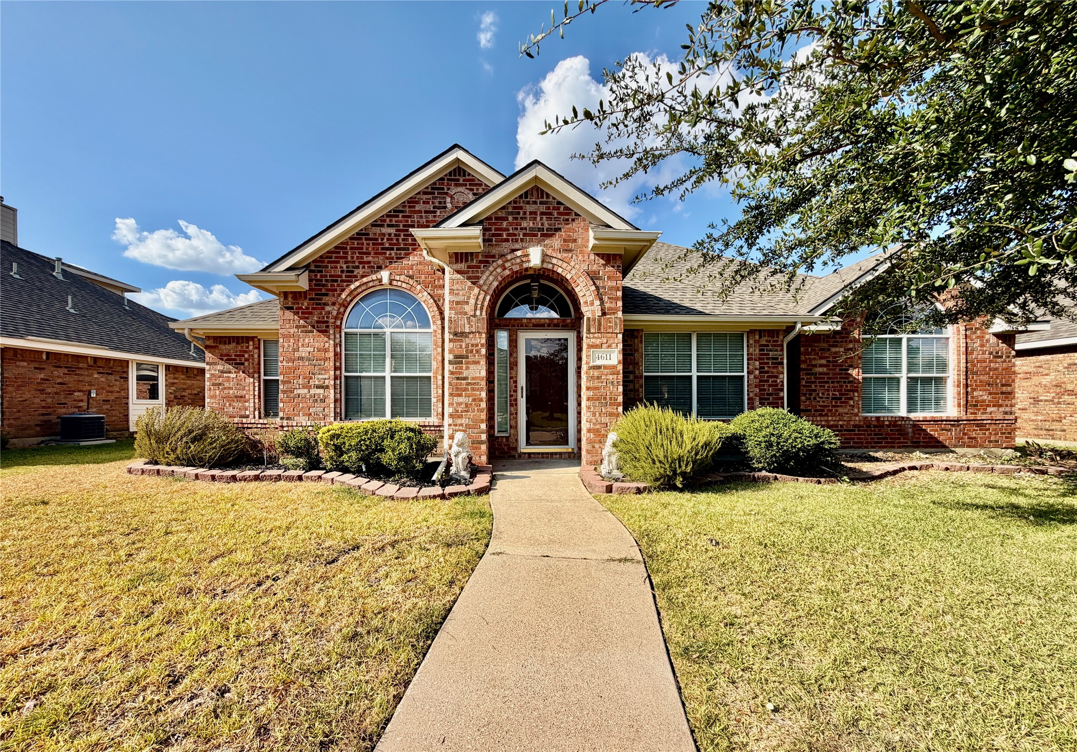 4611 Harvest Lane — photo