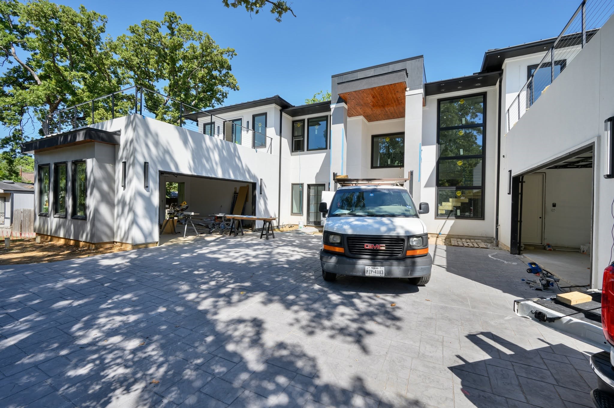 2919 Sutton Place — photo