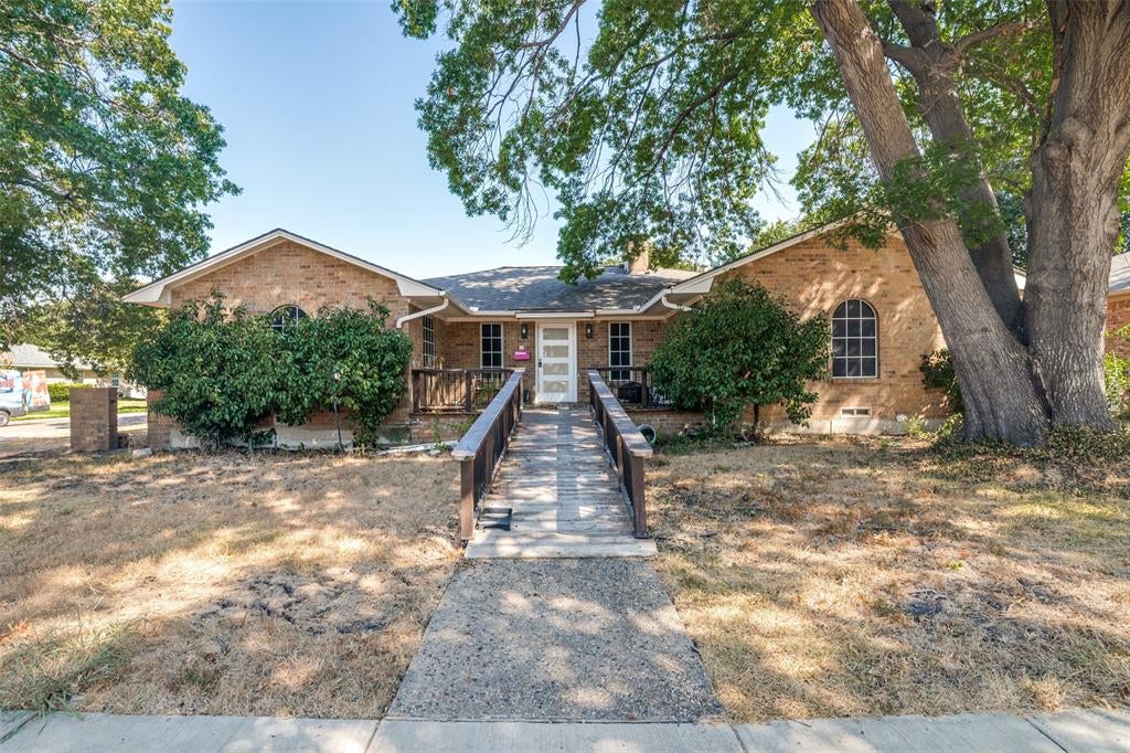 1717 Douglas Drive — photo