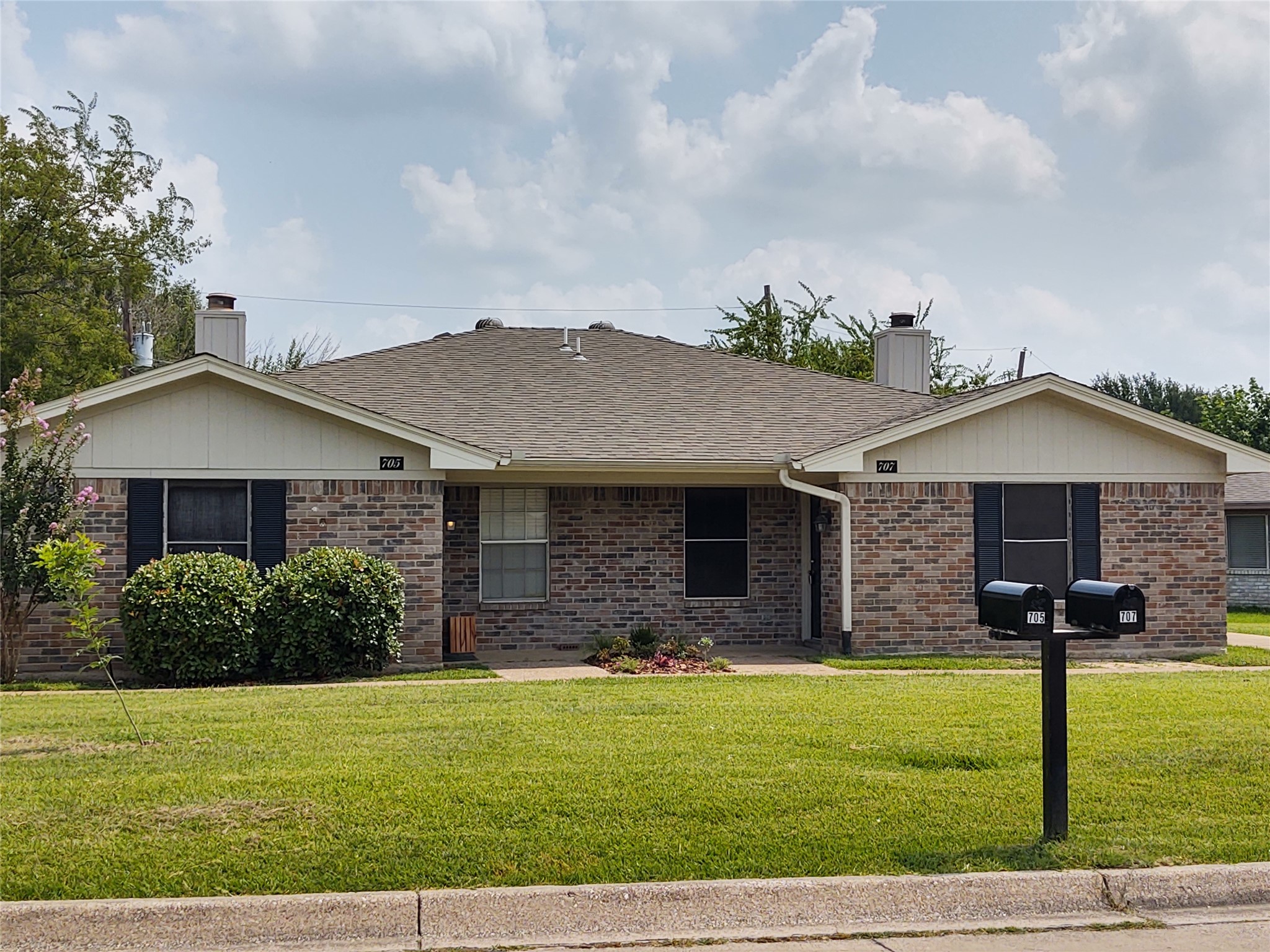 707 Bluebonnet Drive — photo