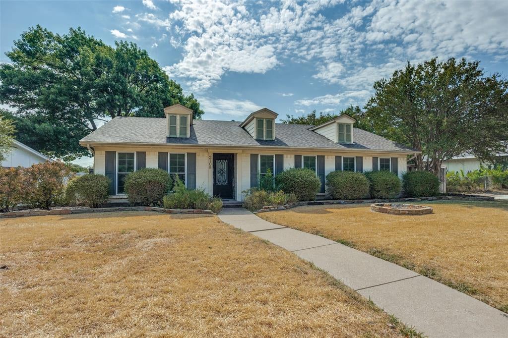 2108 Custer Parkway — photo