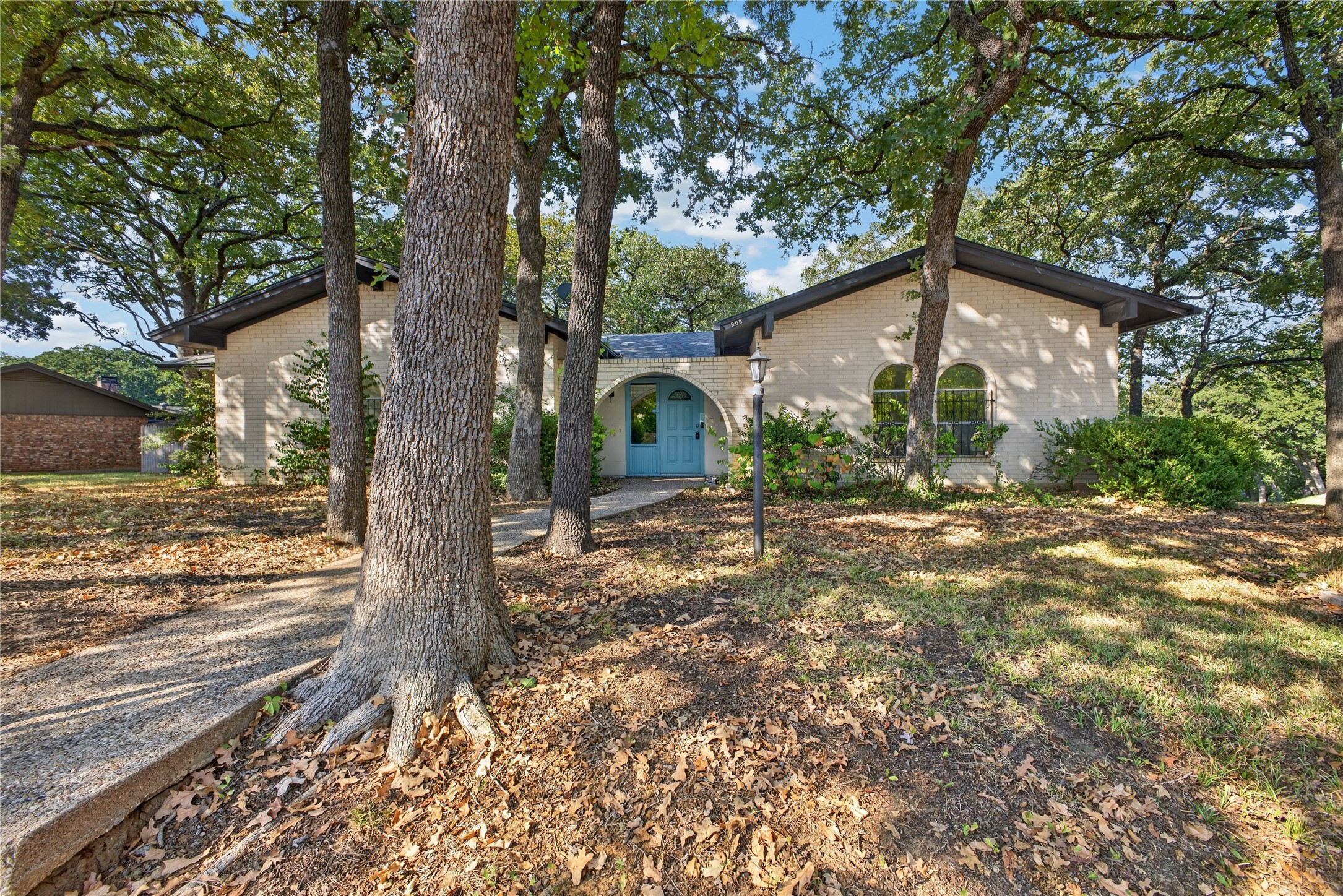 908 Chestnut Drive — photo