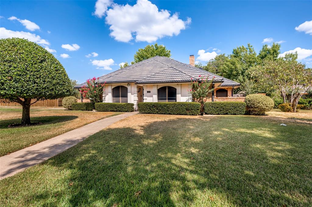 902 Kings Court — photo