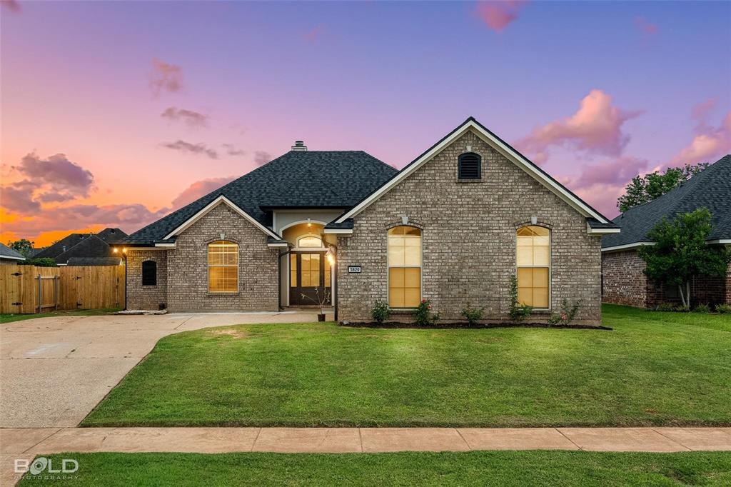 5820 Bluebonnett Drive — photo