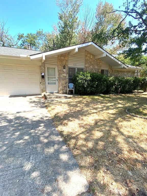207 Centennial Drive — photo