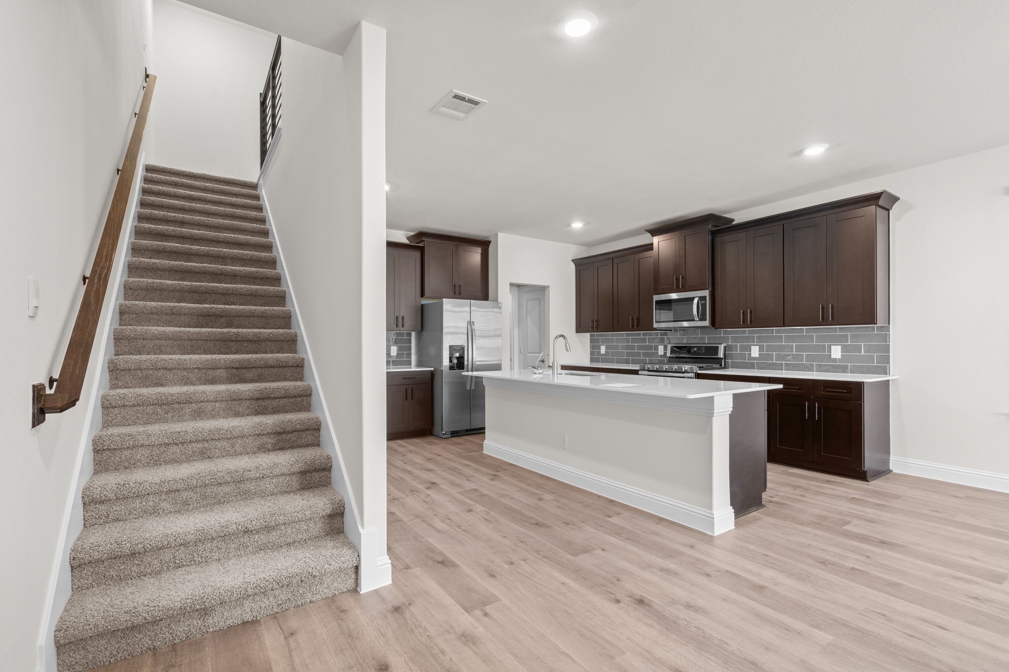 910 Milkweed Drive, Euless, TX 76039 — photo 2
