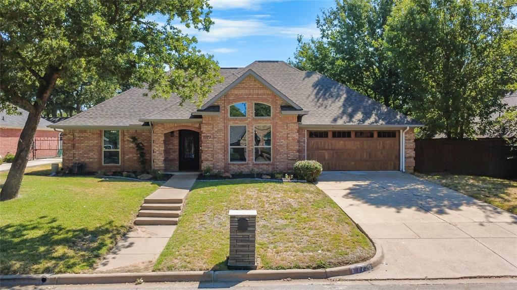 7720 Amy Lane — photo