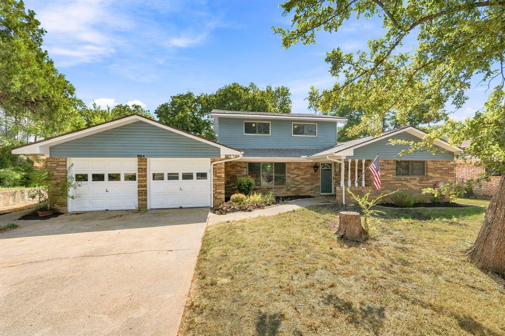 924 Wade Drive — photo