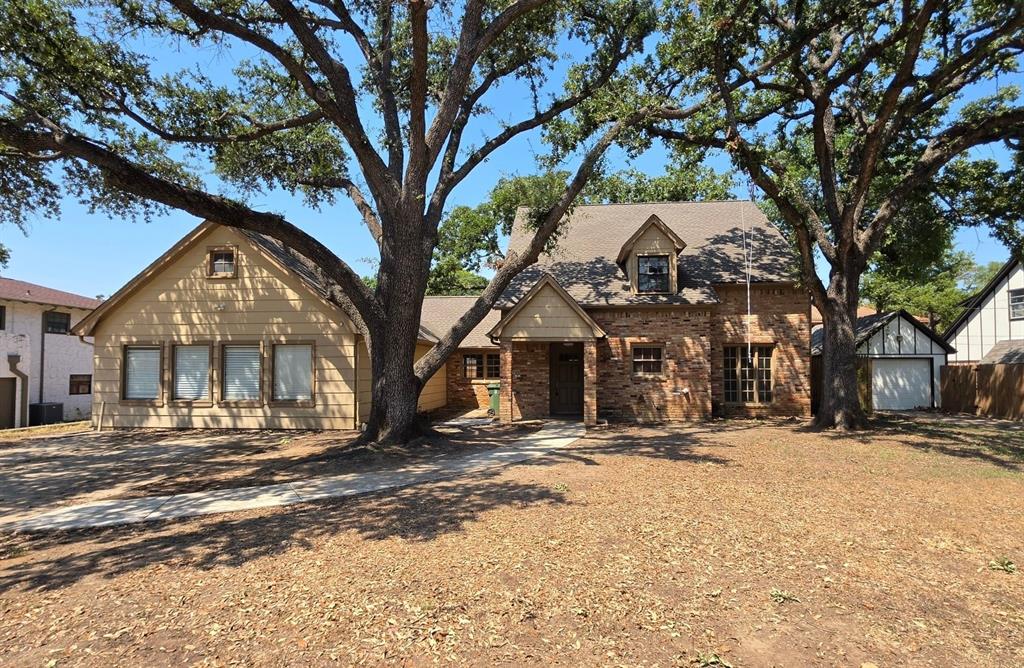 813 Chaparral Court — photo