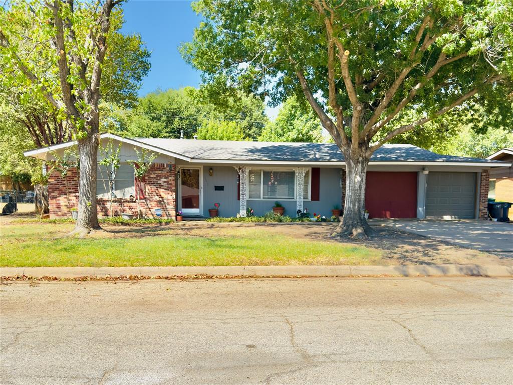 1552 Montclair Drive — photo
