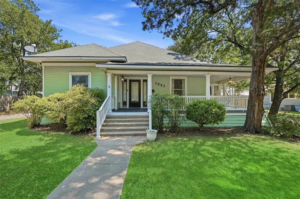 1221 S Crockett Street — photo