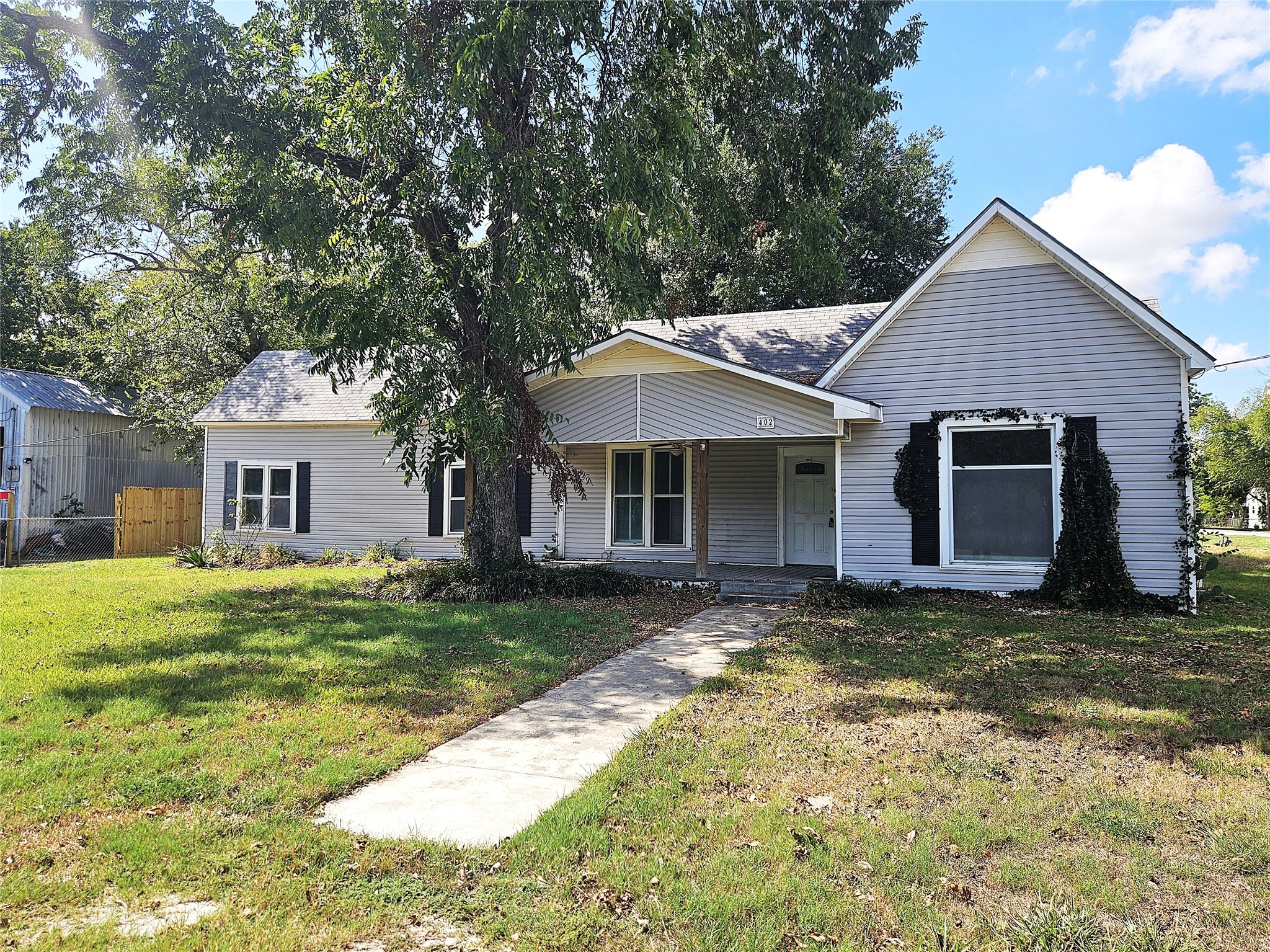 402 E State Street, Groesbeck, TX 76642 — photo 2
