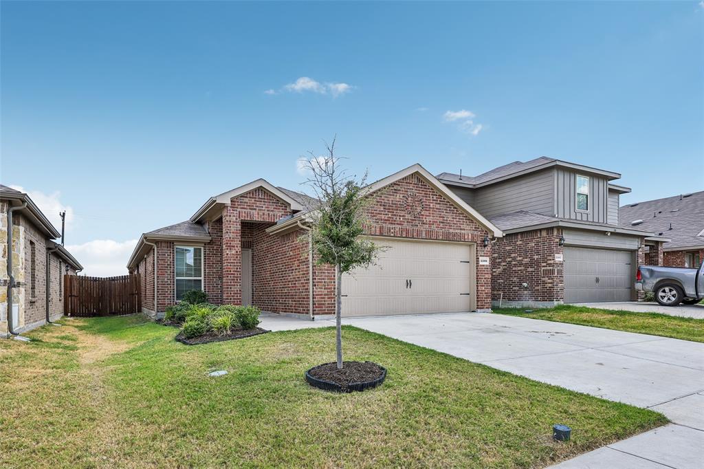 2205 Feeder Way — photo