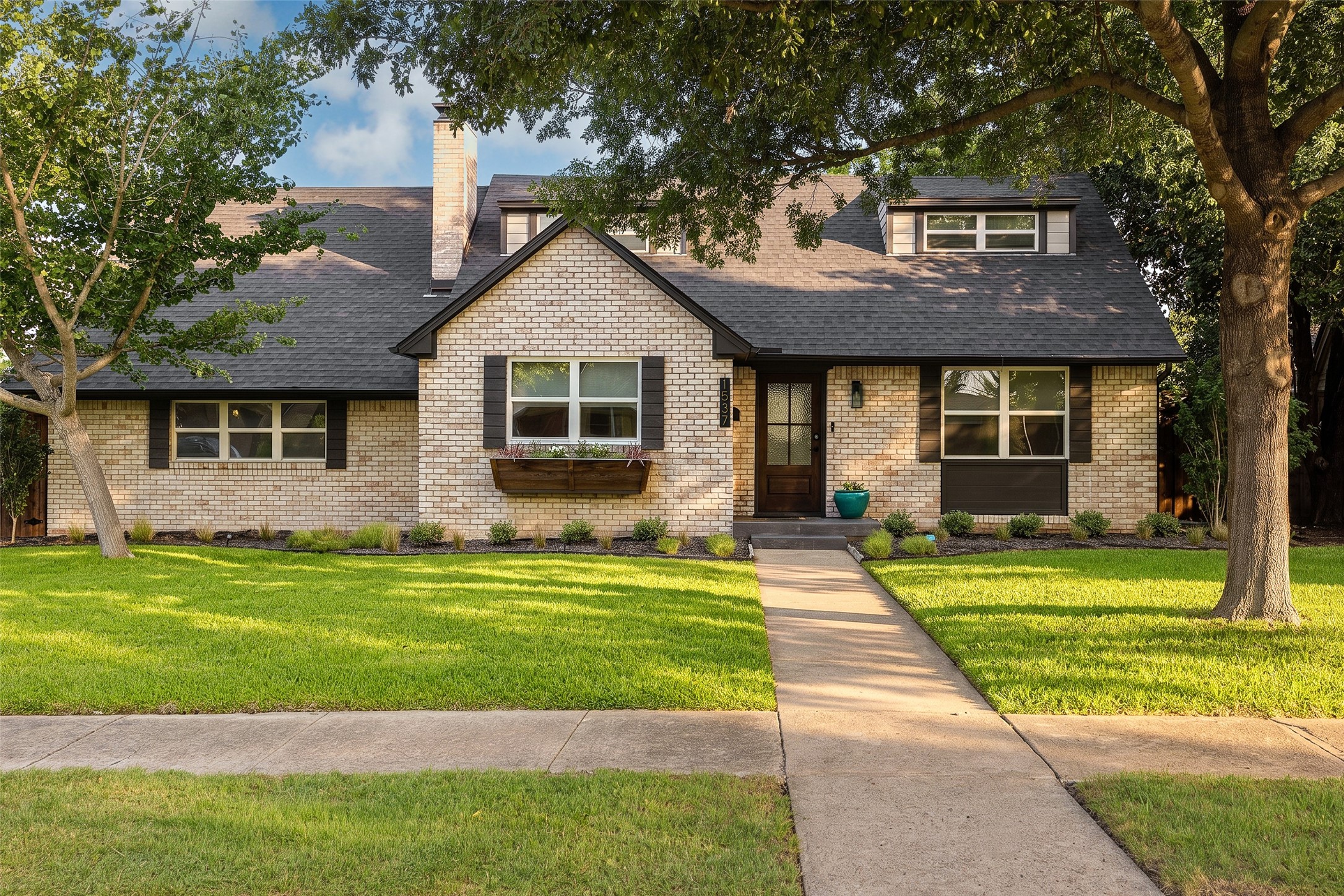 1537 Mapleton Drive — photo