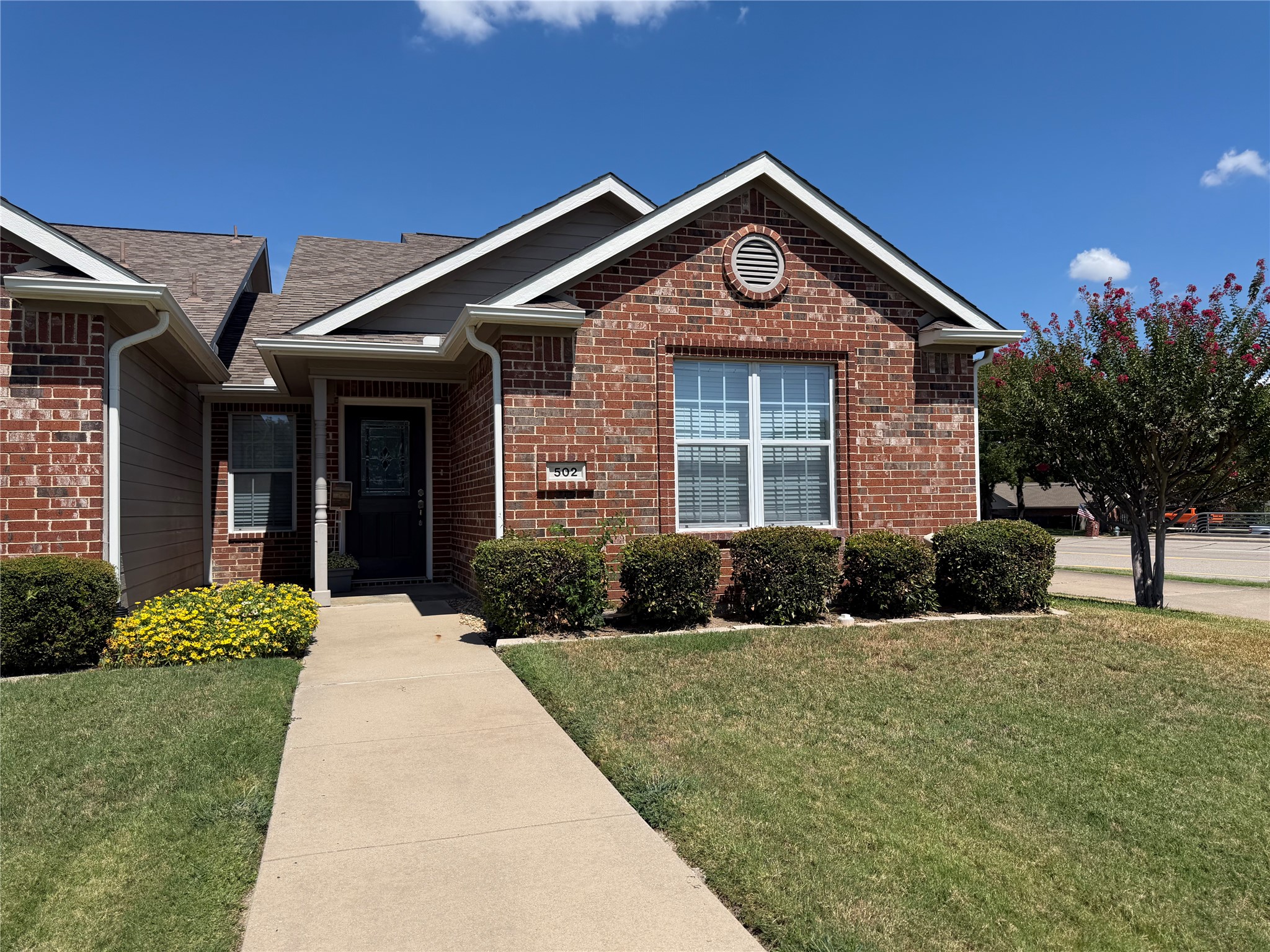 502 Oakridge Drive — photo