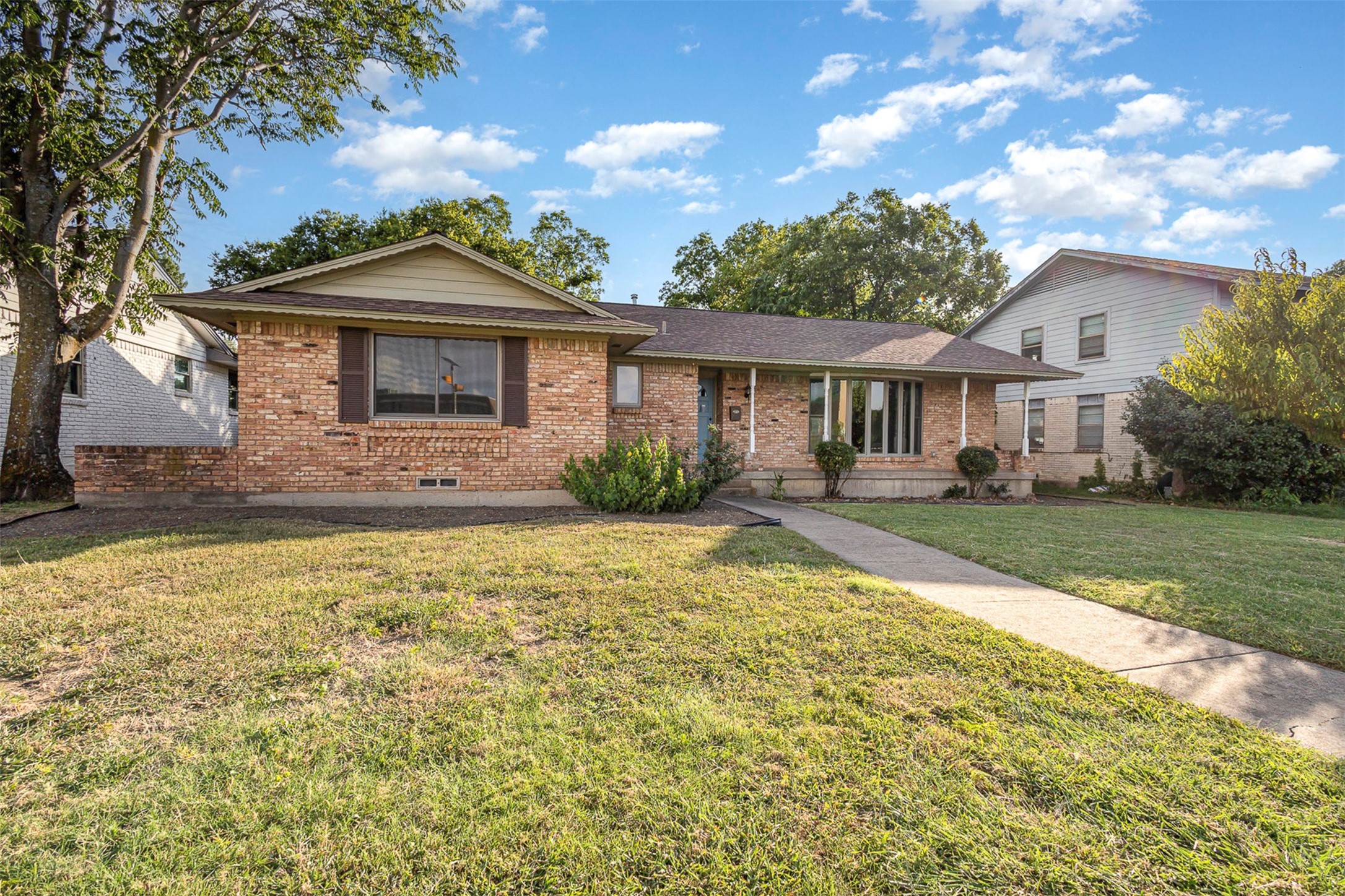 2640 Lakeland Drive — photo
