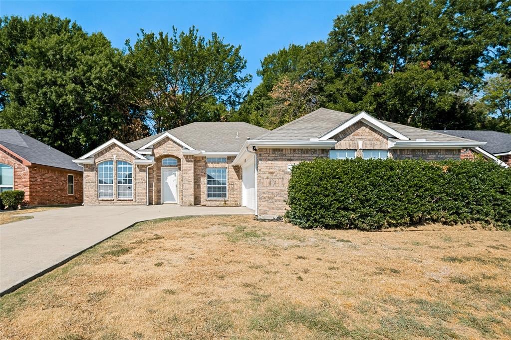 517 Saddlebrook Drive — photo
