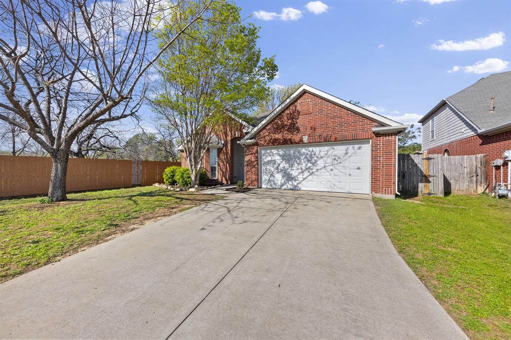 814 Lake Bluff Drive — photo