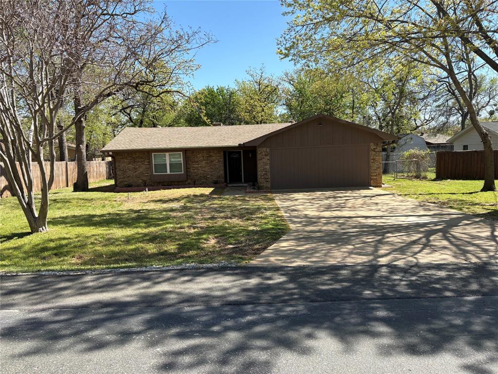 206 Hickory Lane — photo