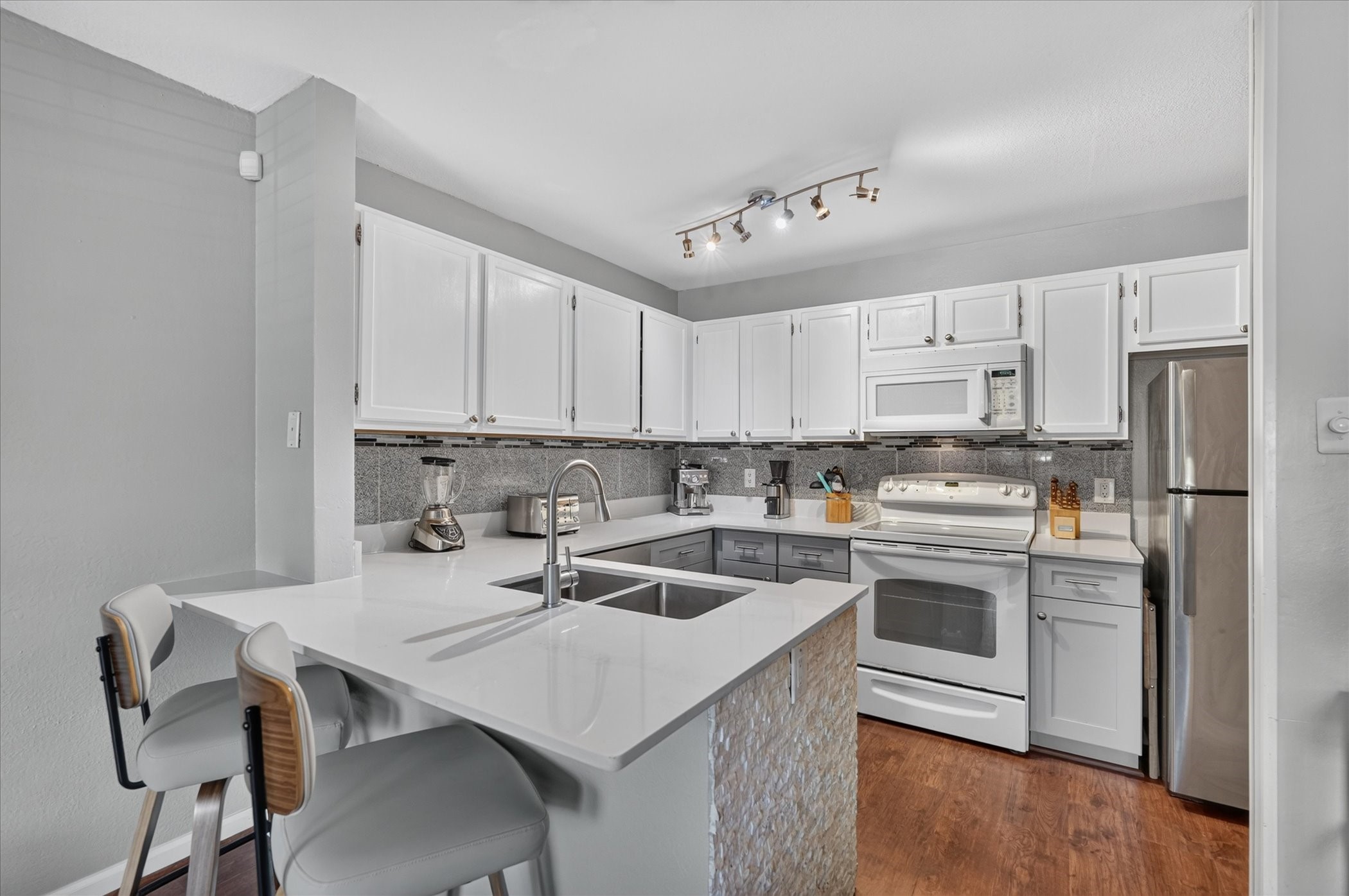 6108 Abrams Road 403 — photo