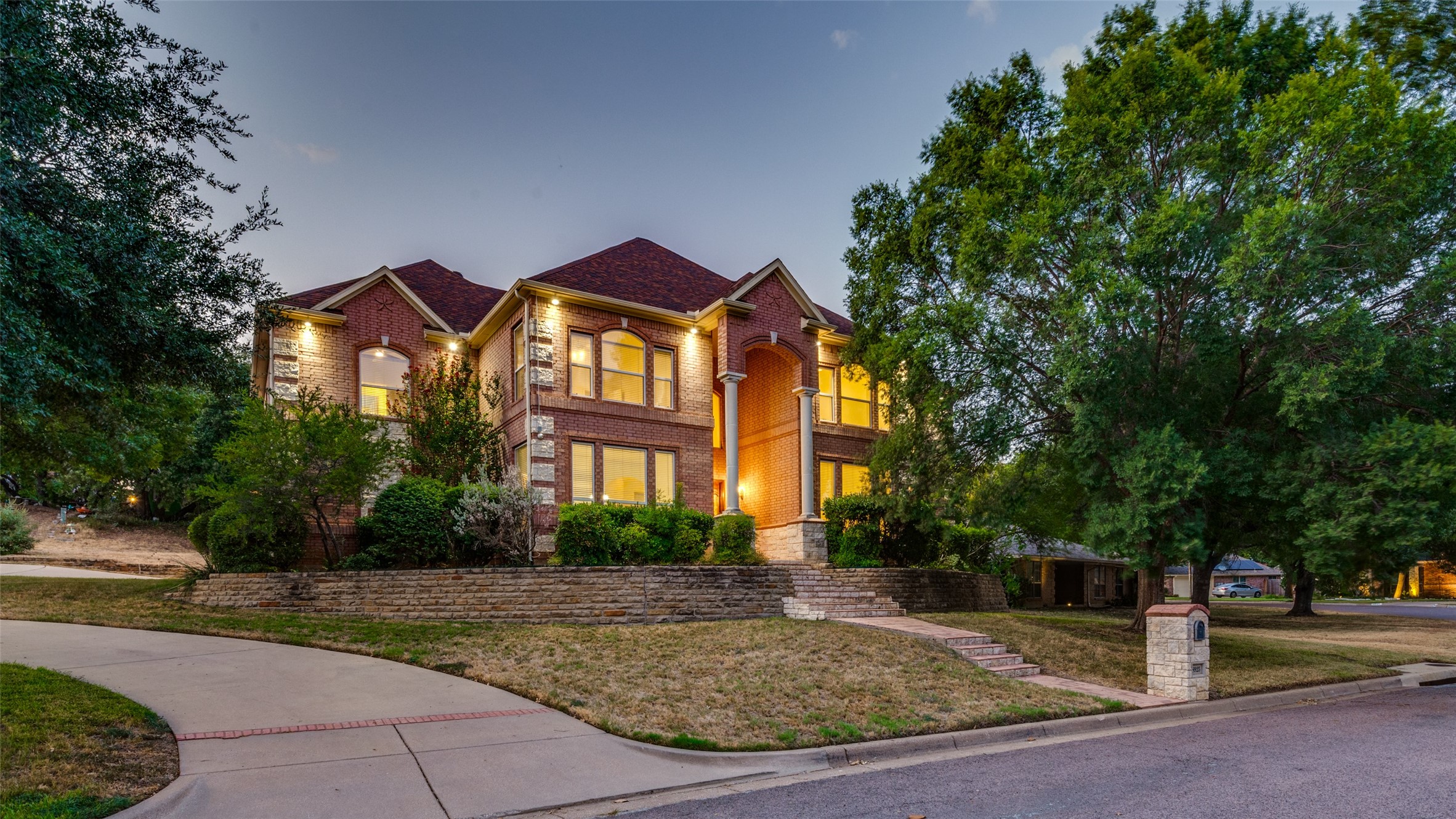 8925 Hunters Glen Trail — photo