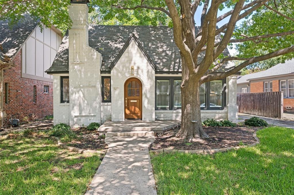 5211 Goodwin Avenue — photo